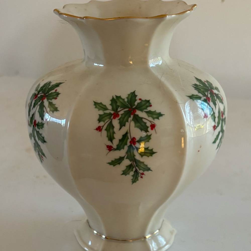 Lenox Cream and Gold Holiday Vase